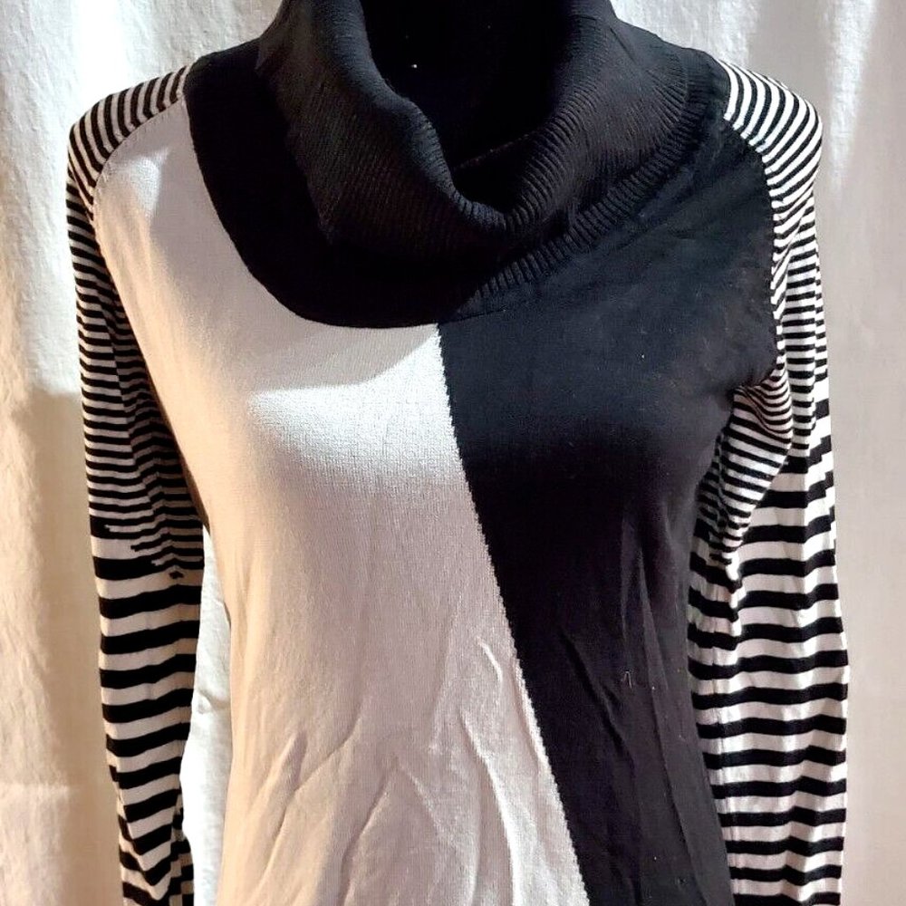 San Francisco Woman's Size Small Sweater Black White Stripes Long